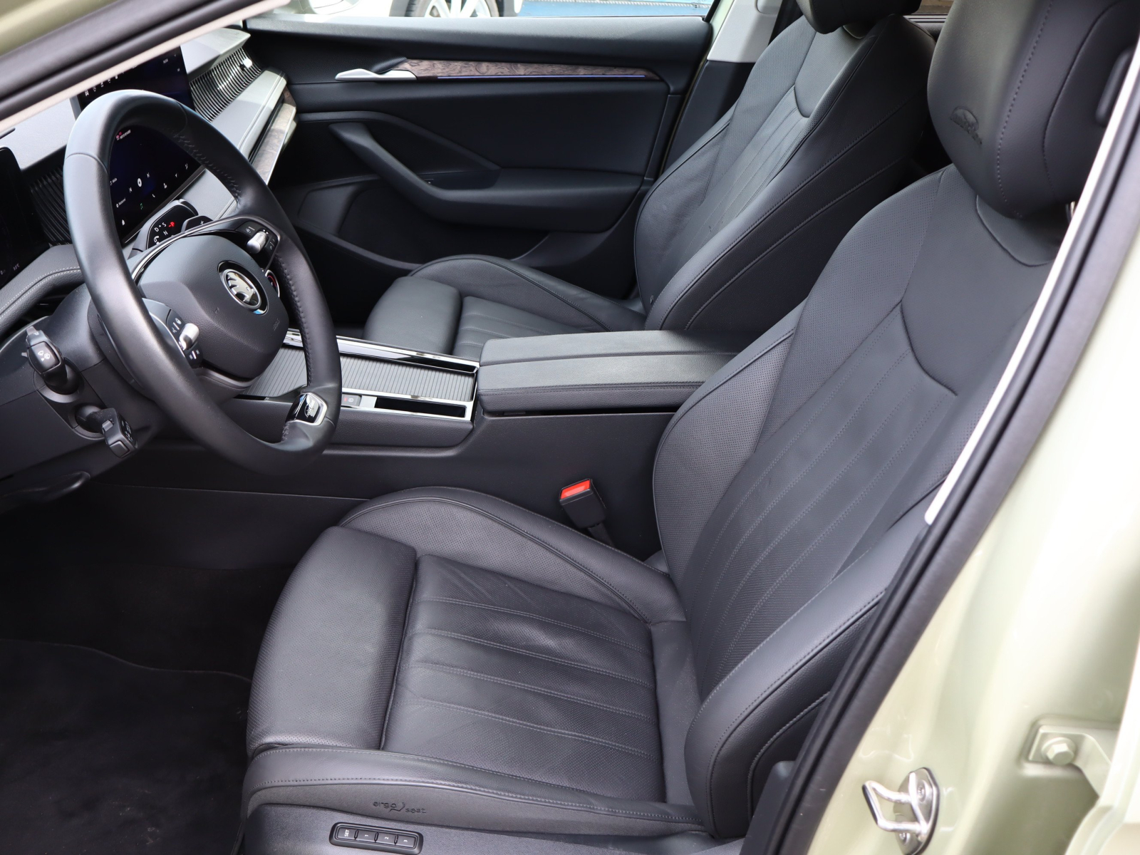 Škoda Superb - 2024