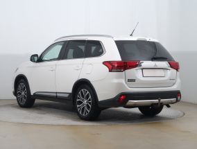 Mitsubishi Outlander - 2016