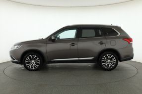 Mitsubishi Outlander - 2016