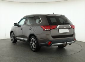 Mitsubishi Outlander - 2016