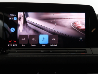 Volkswagen Golf - 2021