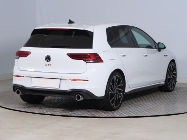 Volkswagen Golf - 2021