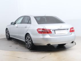 Mercedes-Benz E - 2009