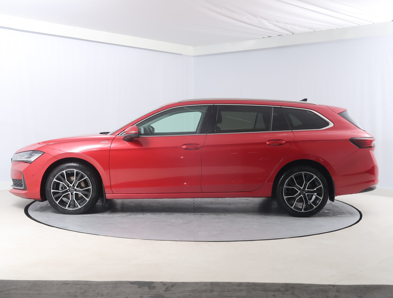 Škoda Superb - 2024