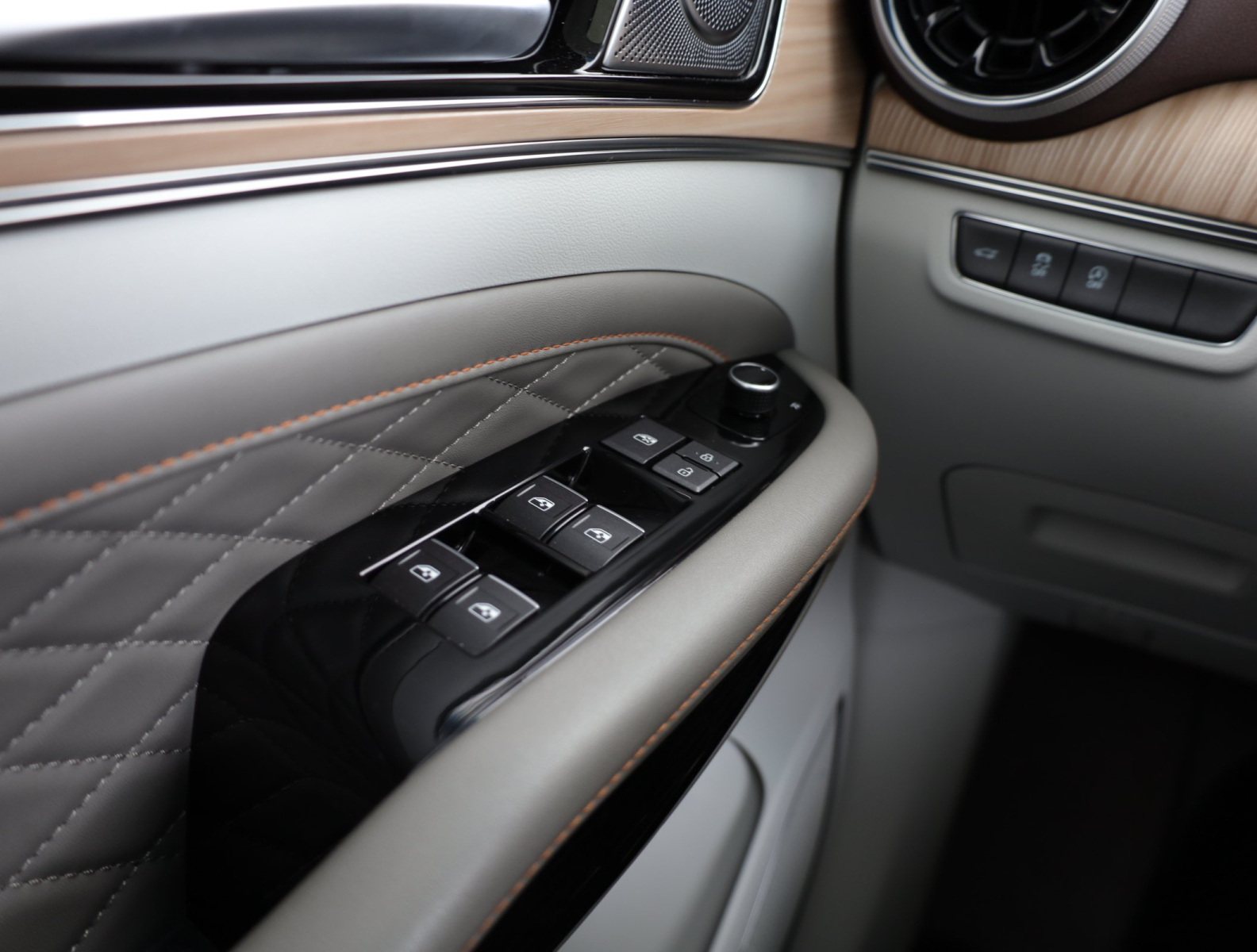 Dongfeng U-Tour - 2024