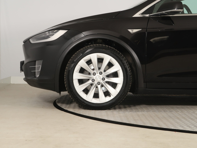 Tesla Model X, 2016