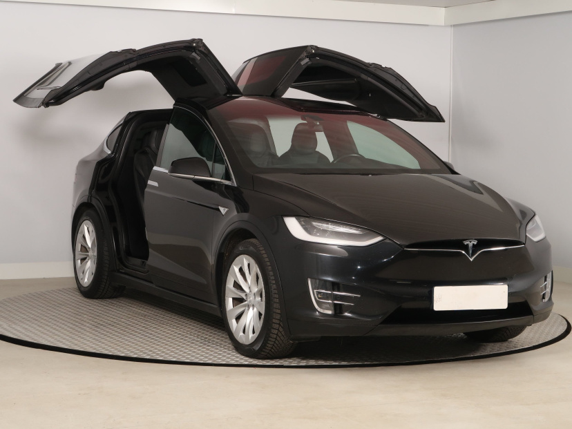 Tesla Model X, 2016