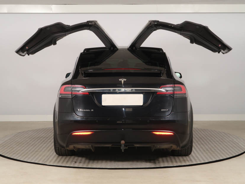 Tesla Model X, 2016