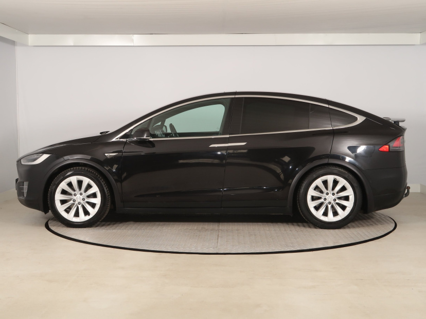 Tesla Model X, 2016