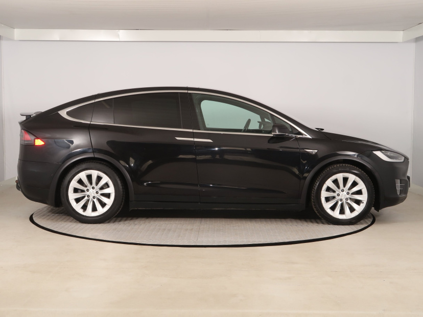Tesla Model X, 2016