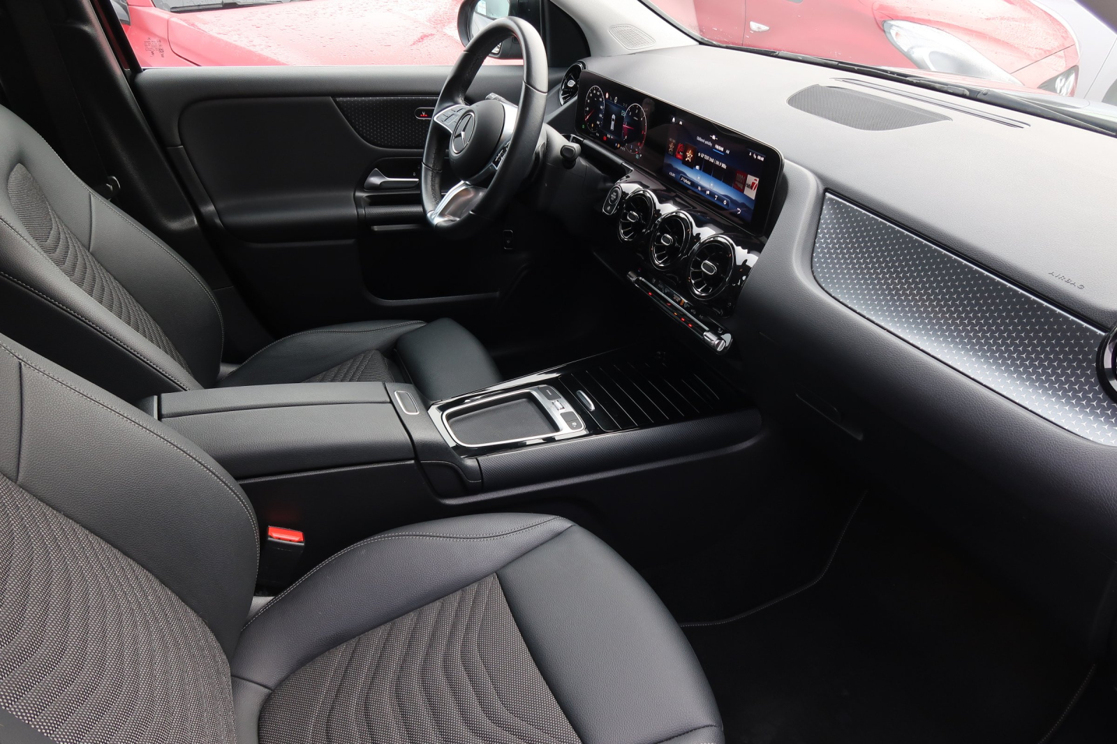 Mercedes-Benz GLA - 2024