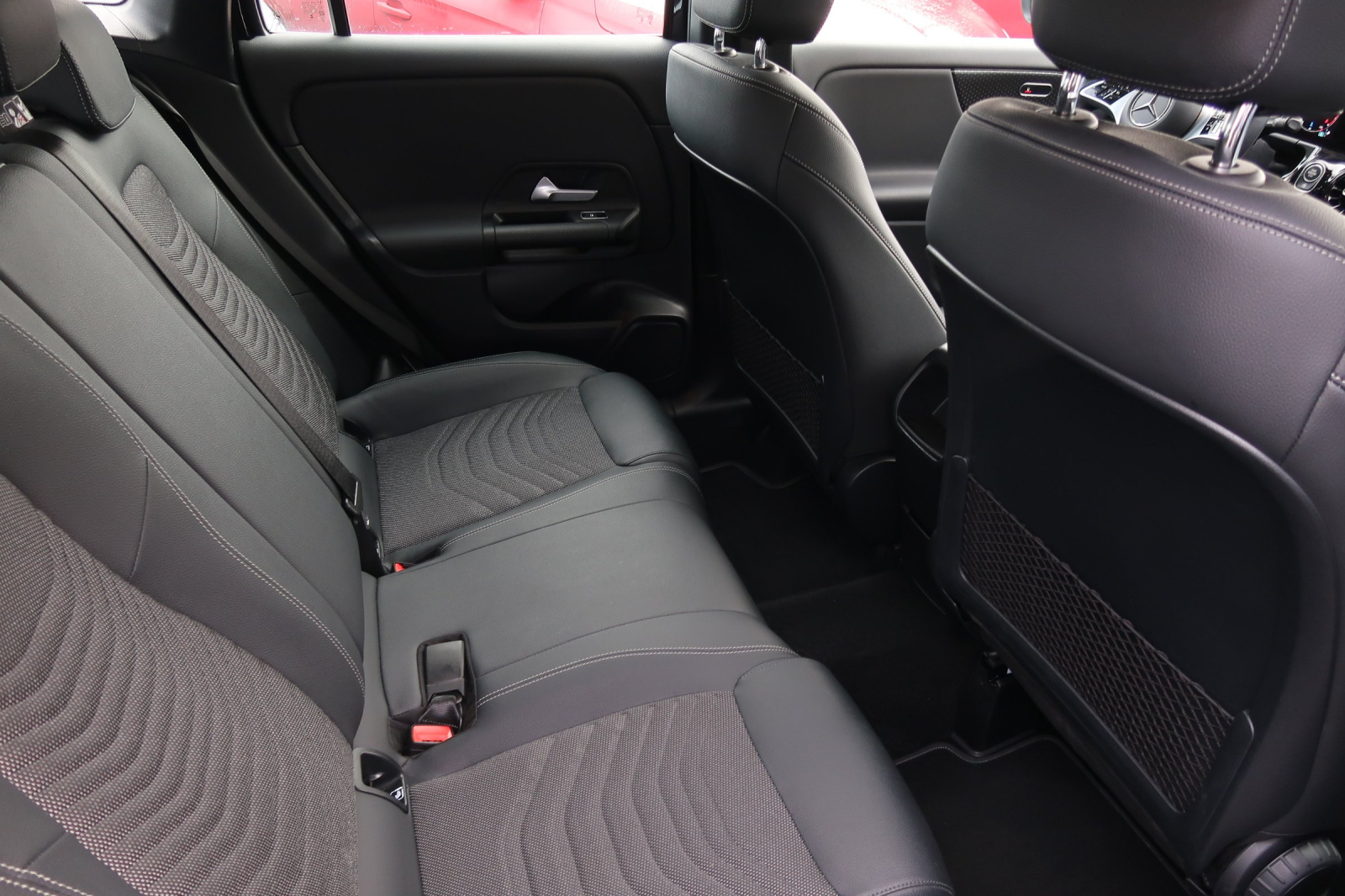 Mercedes-Benz GLA - 2024