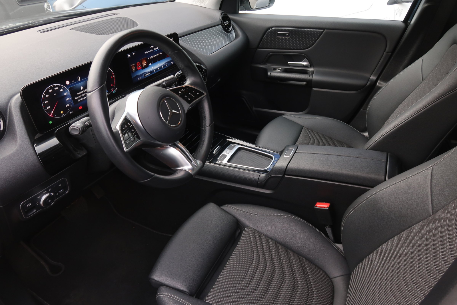 Mercedes-Benz GLA - 2024