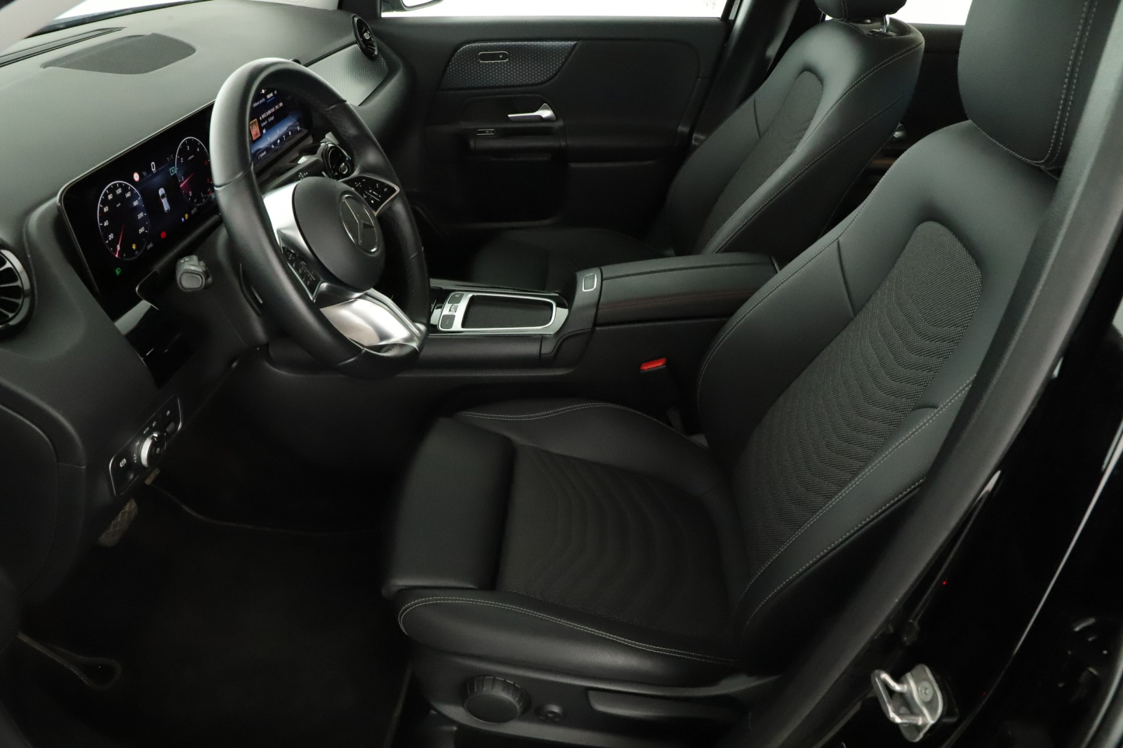 Mercedes-Benz GLA - 2024