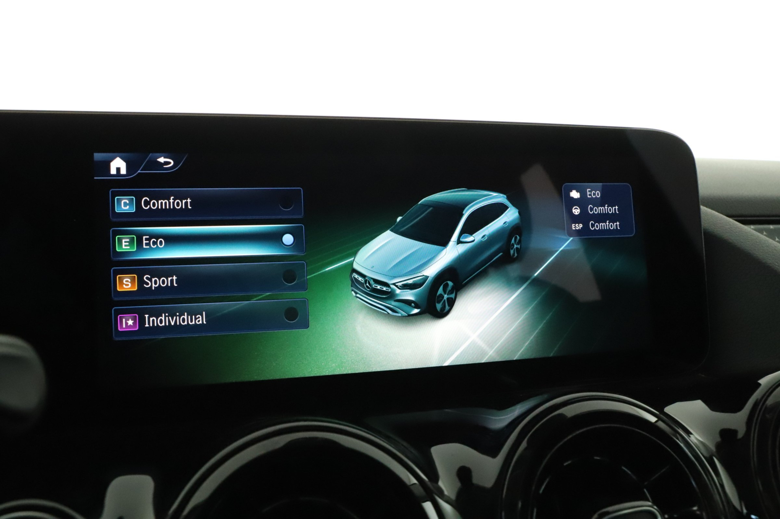 Mercedes-Benz GLA - 2024