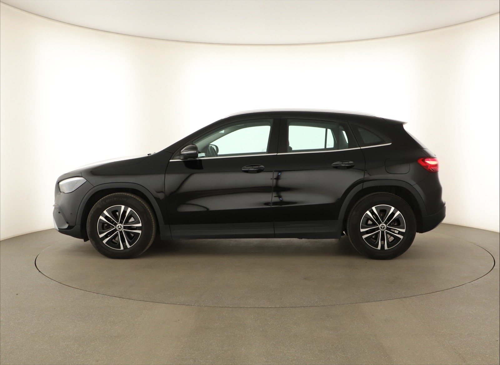 Mercedes-Benz GLA - 2024