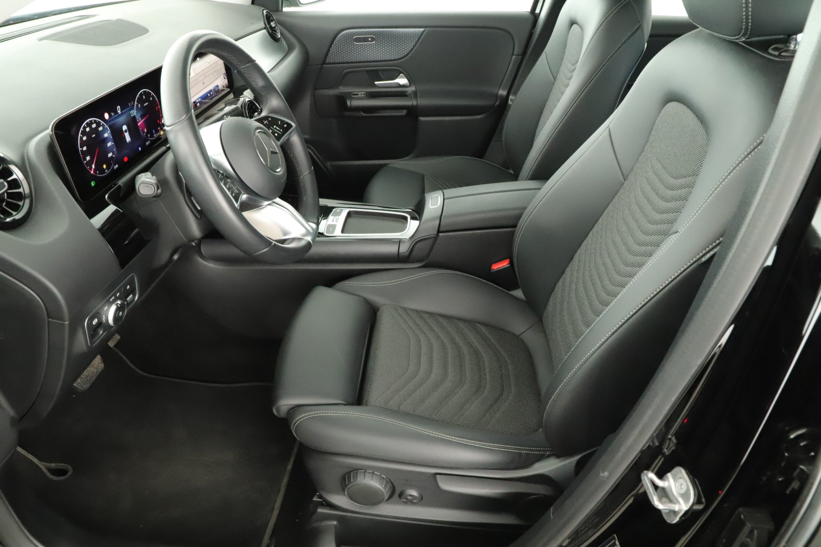 Mercedes-Benz GLA - 2024