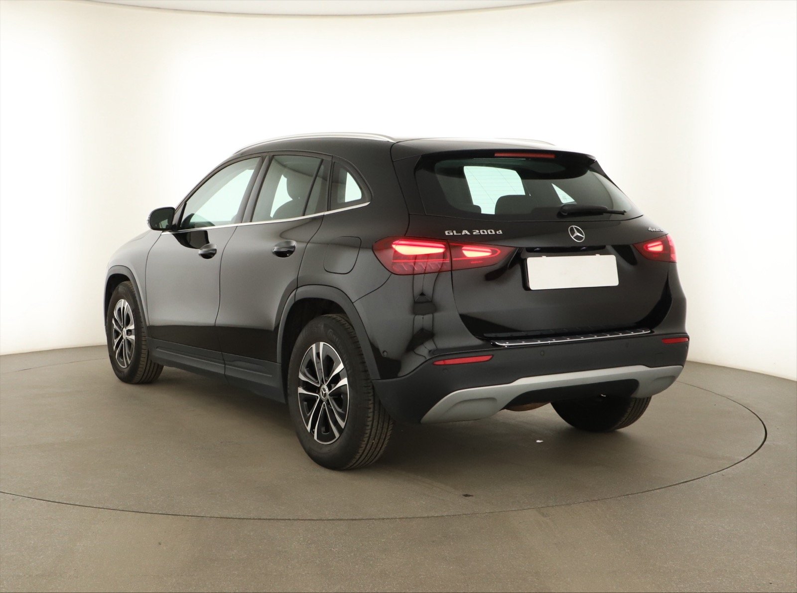 Mercedes-Benz GLA - 2024