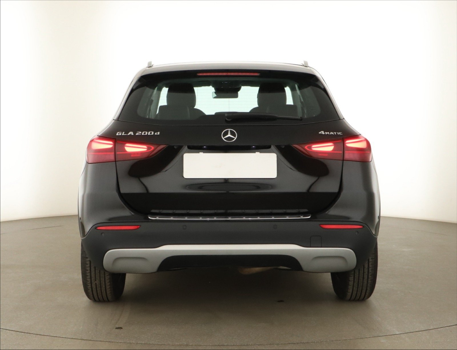 Mercedes-Benz GLA - 2024