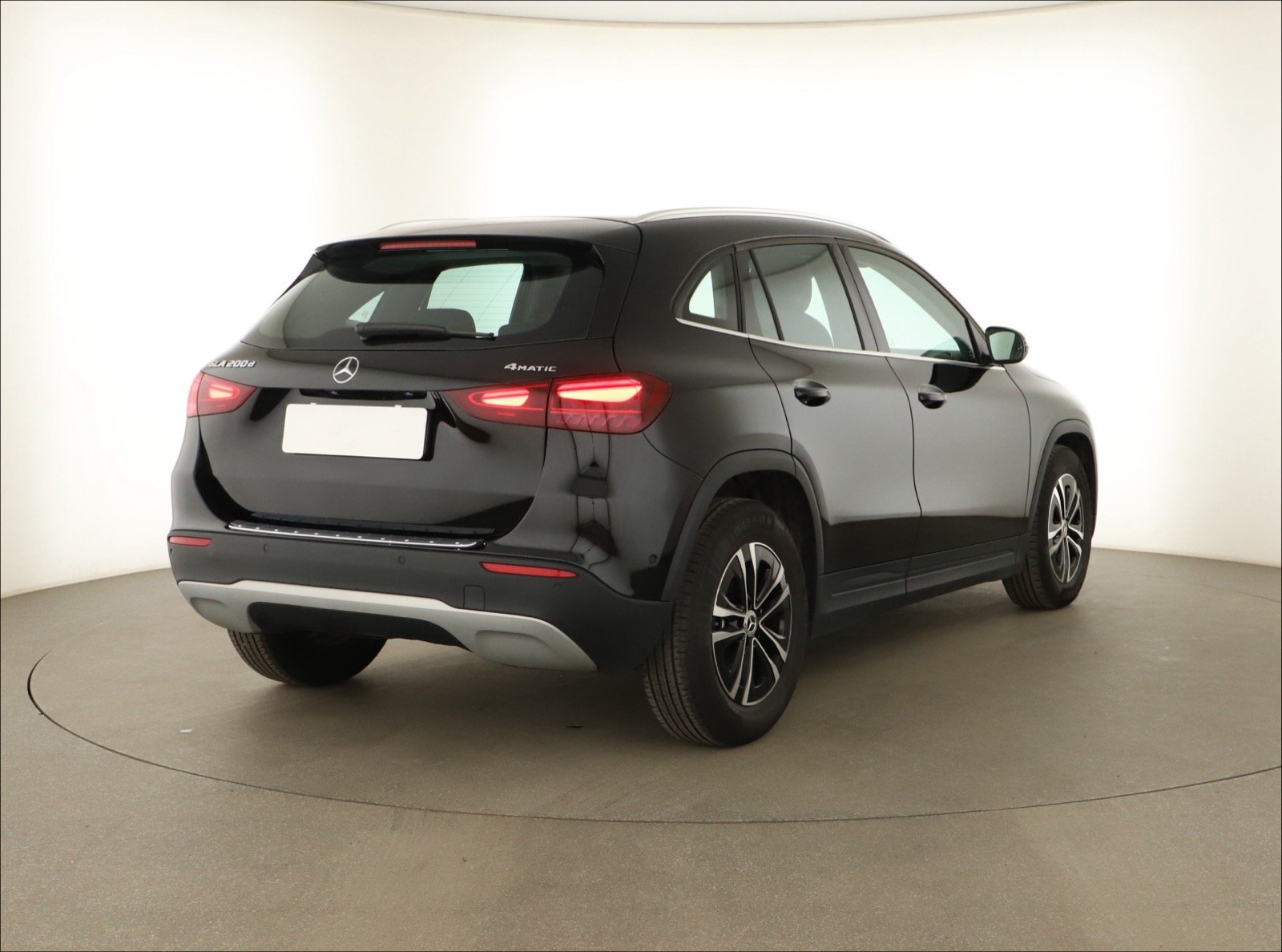 Mercedes-Benz GLA - 2024