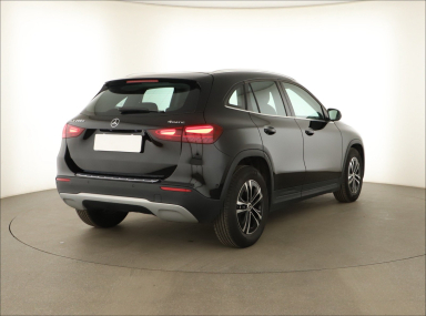 Mercedes-Benz GLA - 2024