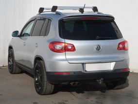 Volkswagen Tiguan - 2010
