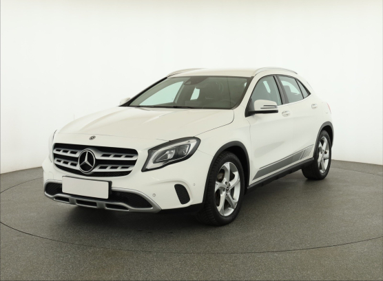 Mercedes-Benz GLA 200 d 4MATIC