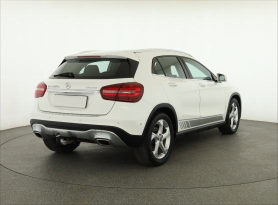 Mercedes-Benz GLA 200 d 4MATIC