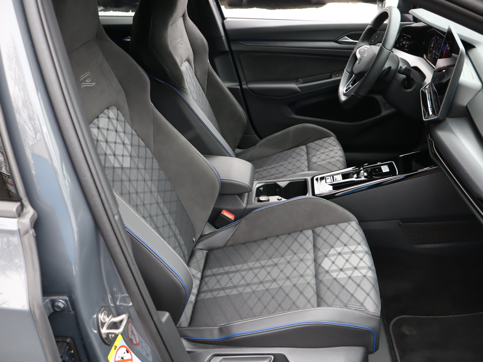 Volkswagen Golf - 2025