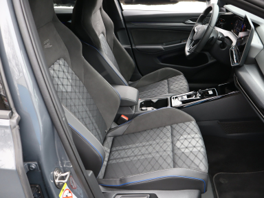 Volkswagen Golf - 2025