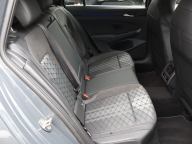 Volkswagen Golf - 2025