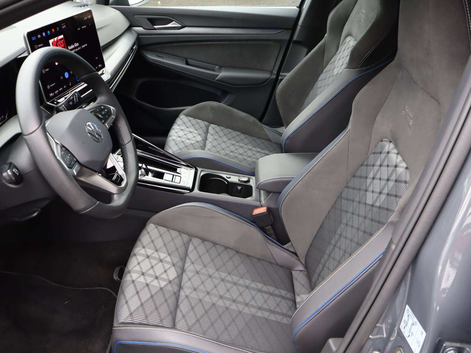 Volkswagen Golf - 2025