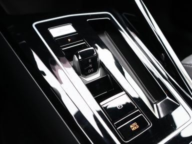 Volkswagen Golf - 2025