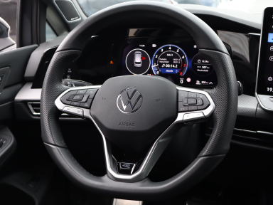 Volkswagen Golf - 2025