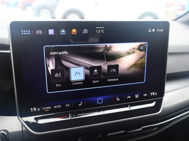 Volkswagen Golf - 2025