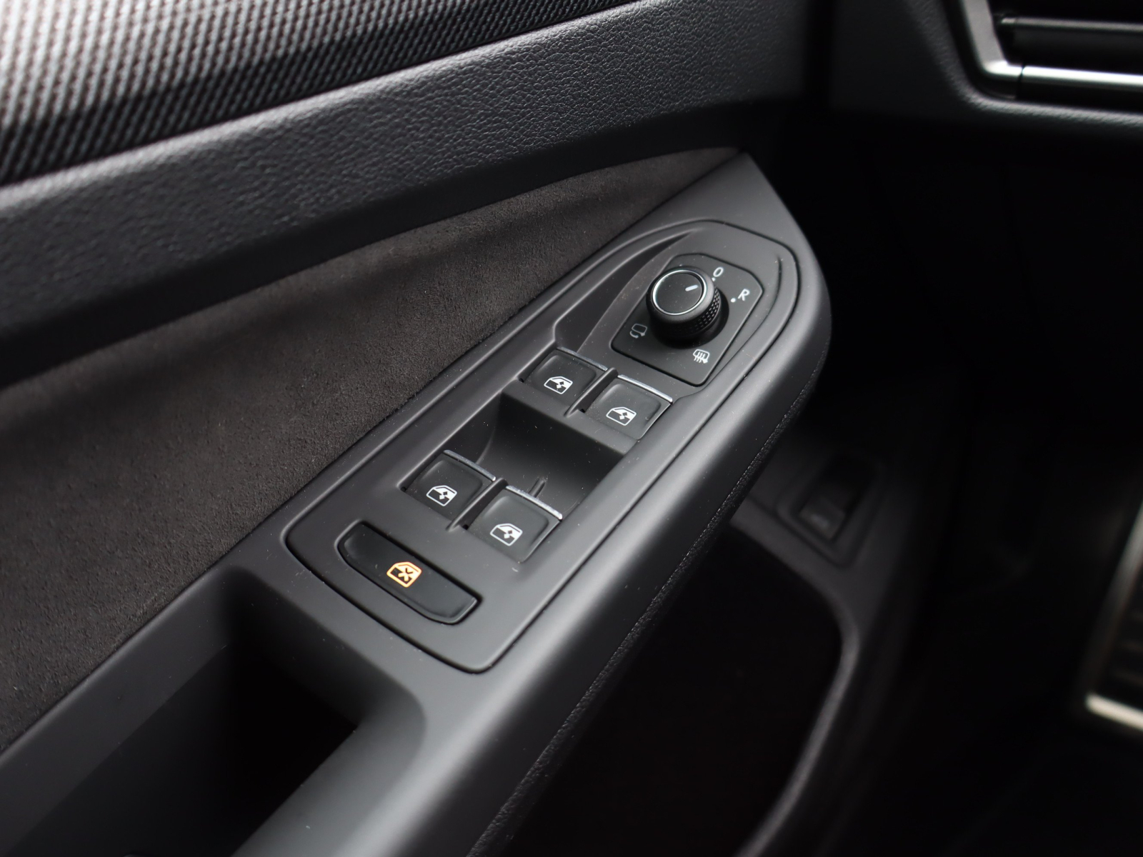 Volkswagen Golf - 2025