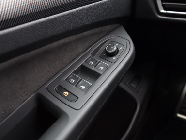 Volkswagen Golf - 2025