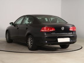 Volkswagen Passat - 2011