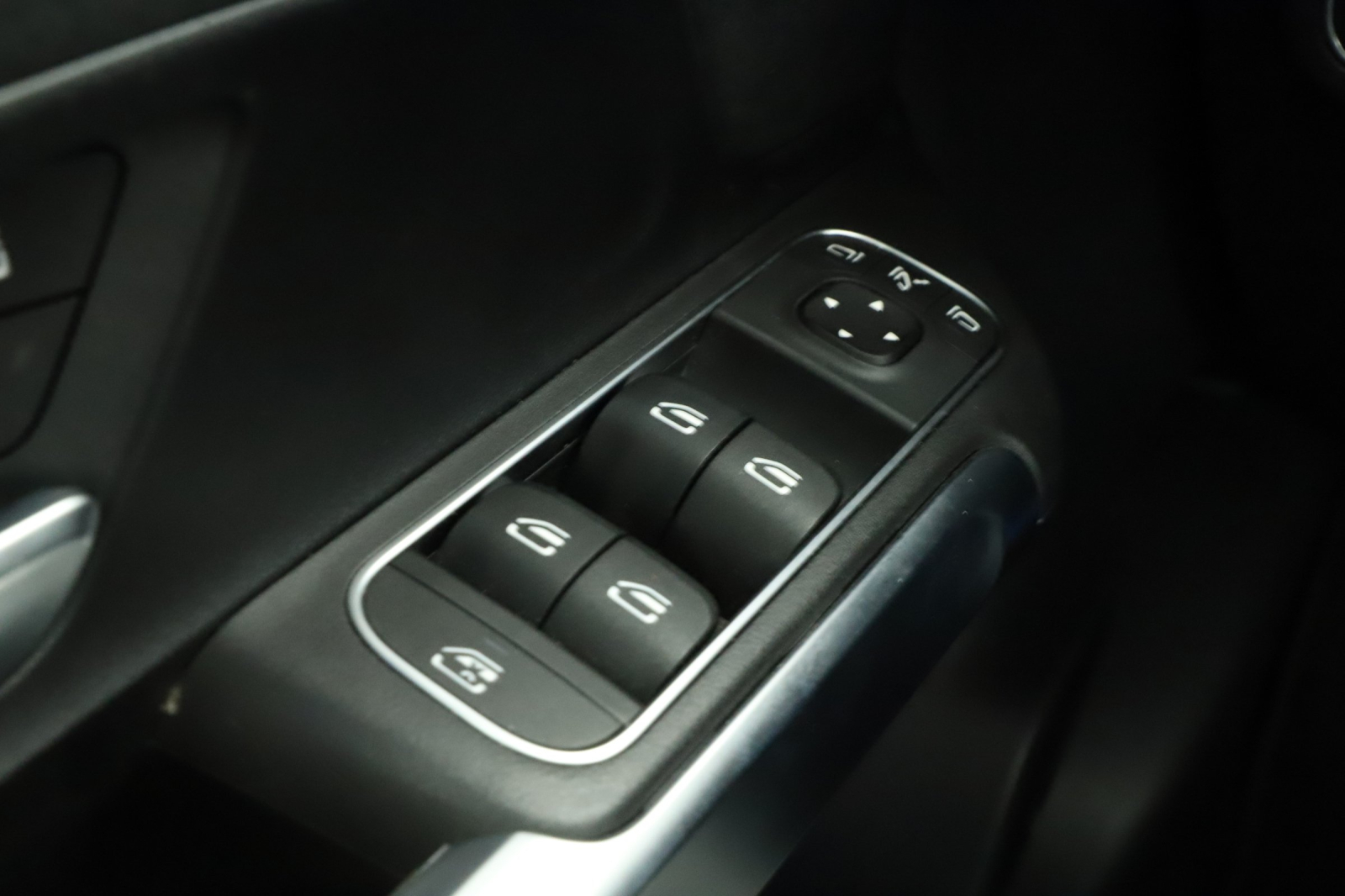 Mercedes-Benz GLB - 2024