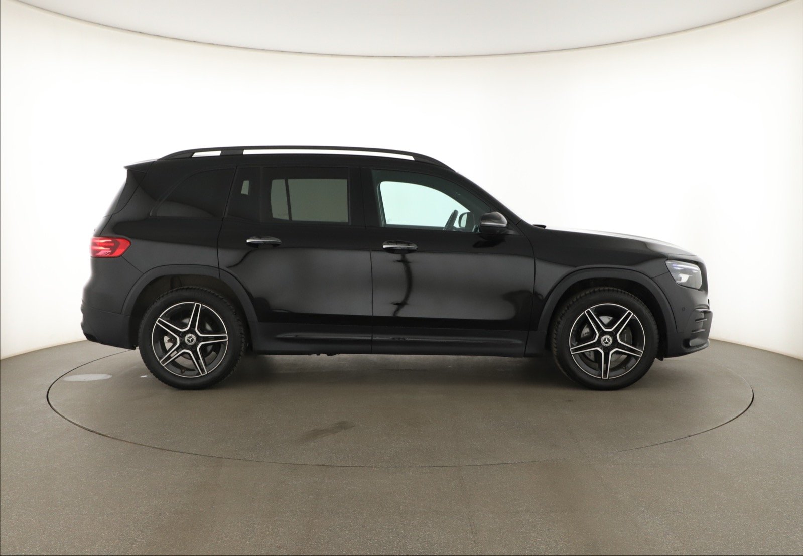 Mercedes-Benz GLB - 2024