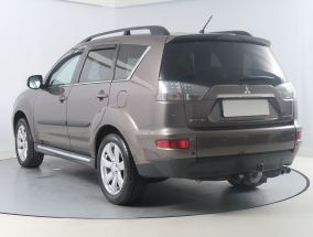 Mitsubishi Outlander - 2012