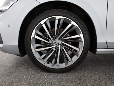 Škoda Superb - 2024