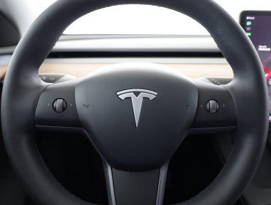 Tesla Model Y - 2023