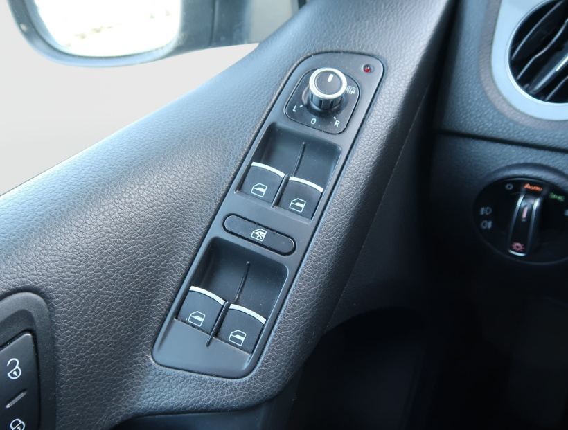 Volkswagen Tiguan, 2012