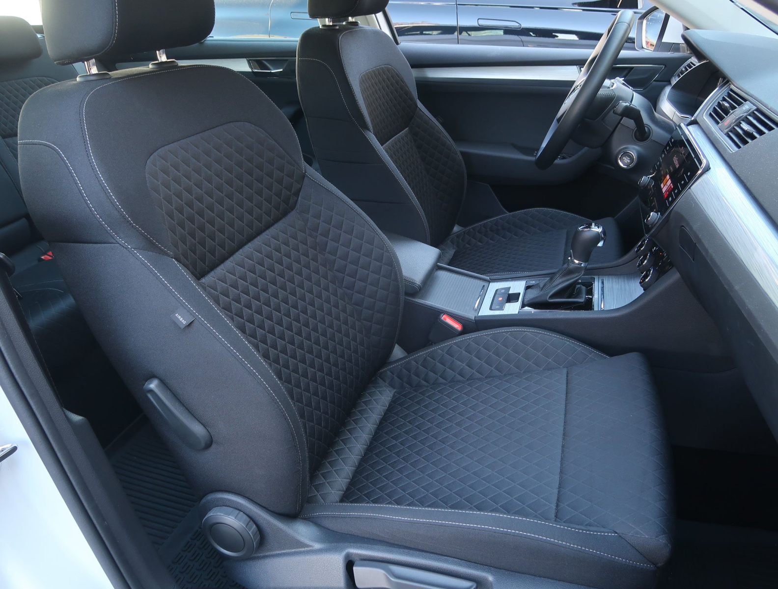 Škoda Superb - 2023