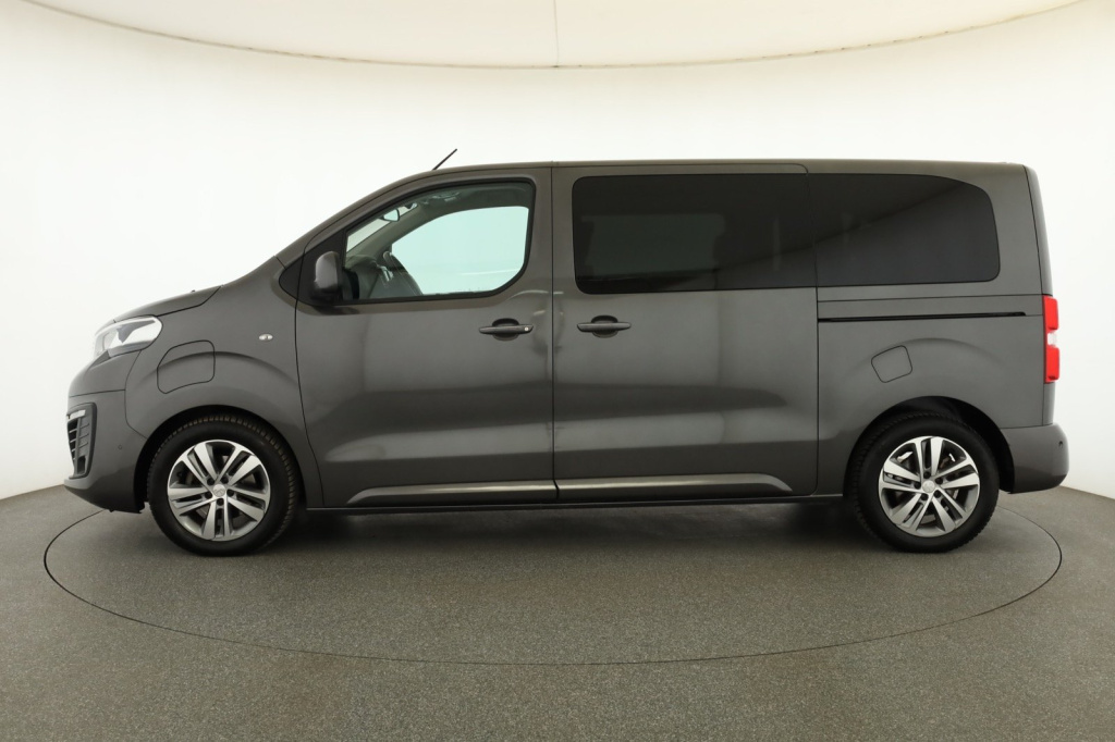 Peugeot e-Traveller