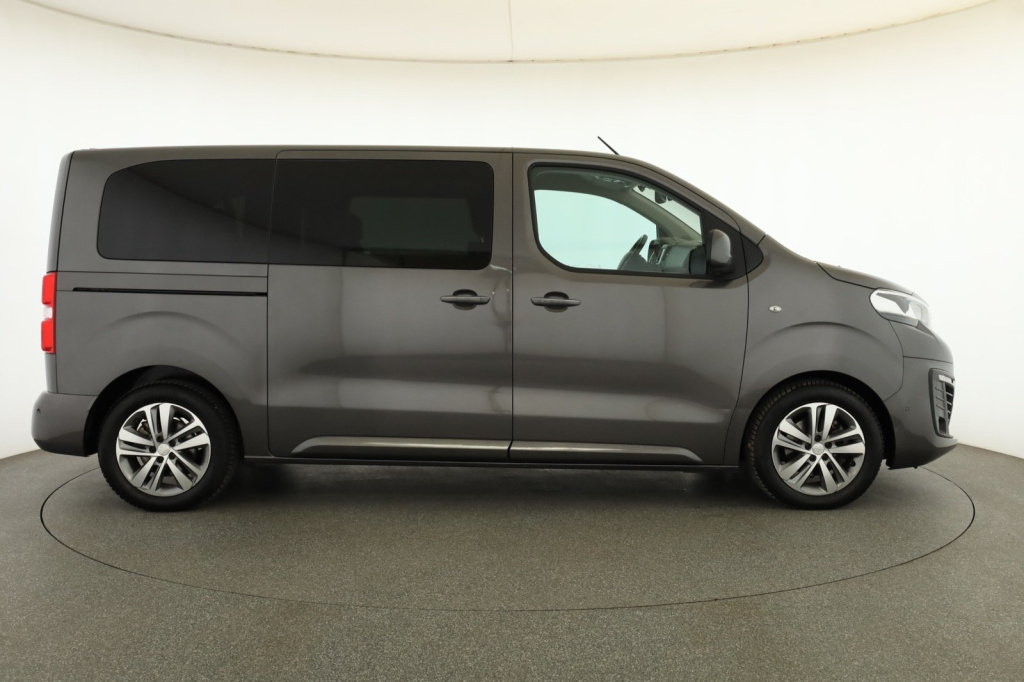 Peugeot e-Traveller
