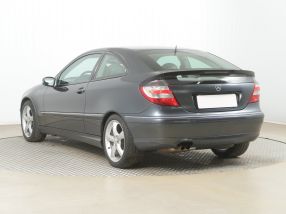 Mercedes-Benz C - 2005