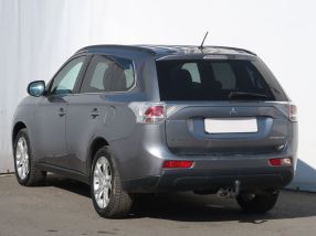 Mitsubishi Outlander - 2012