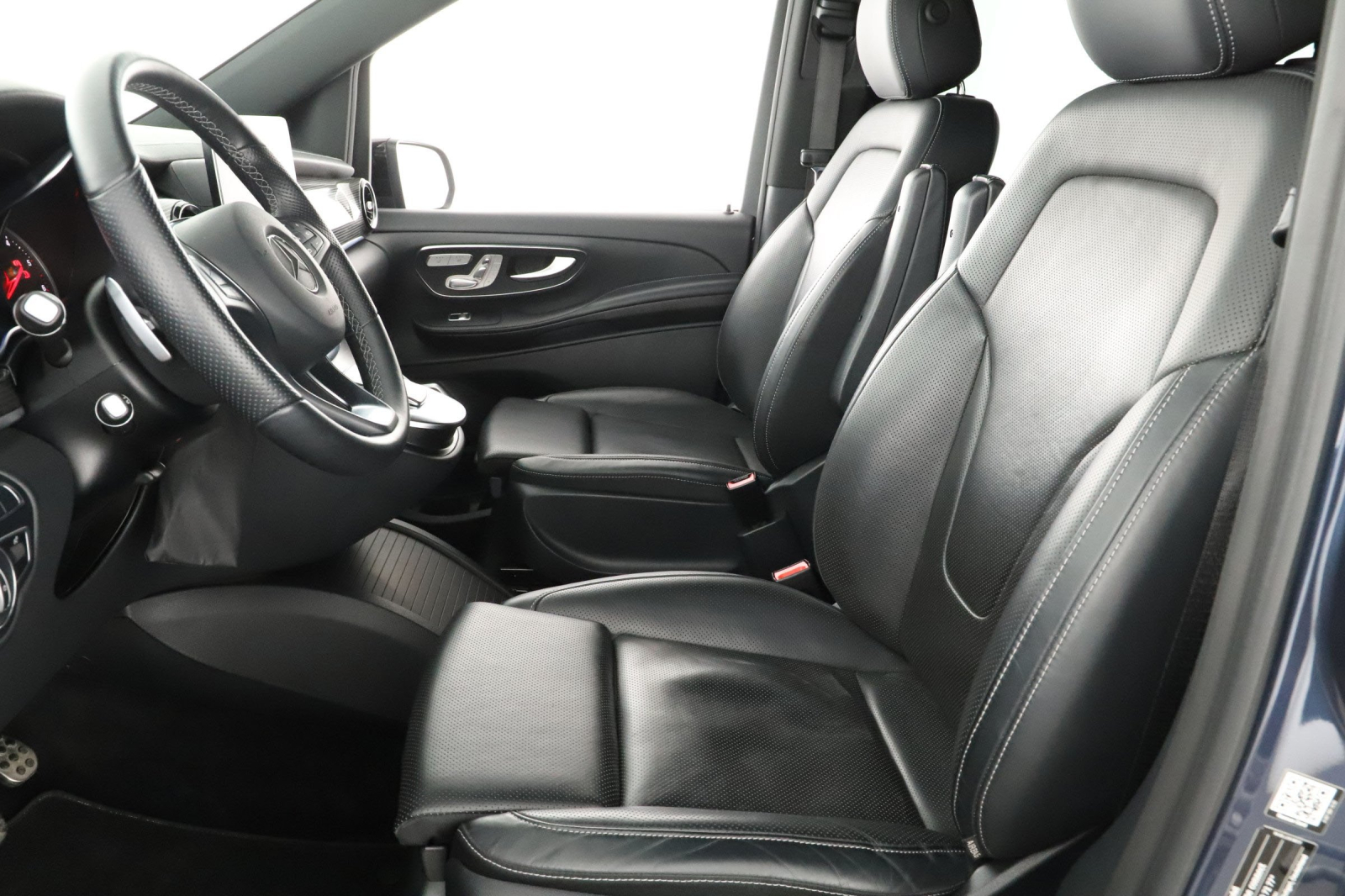 Mercedes-Benz V - 2023